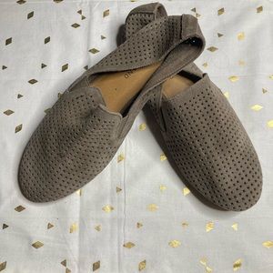 Lucky Brand Slip On Loafers Soft Suede Eyelet Taupe size 10